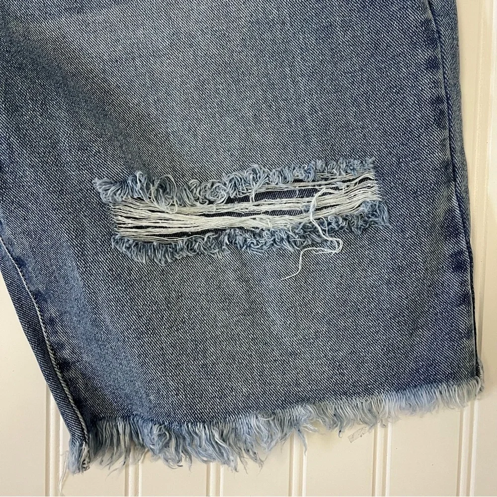 YMI Junior High Rise Frayed Distressed Raw Hem Boyfriend Denim Shorts size 11